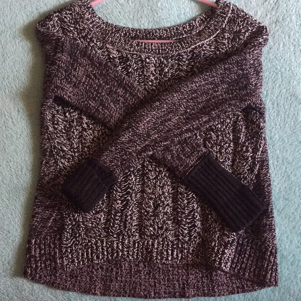 Long sleeved knitted sweater with pattern